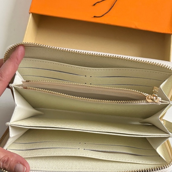 Louis Vuitton LV Gray White Damier Azur Zippy Wallet Looks New M60017 Giftable - Picture 2 of 14